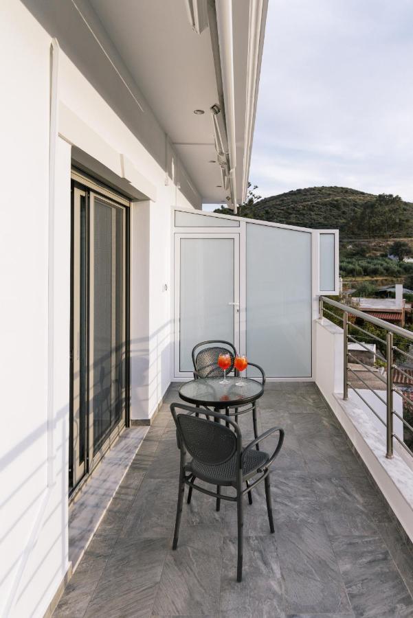 Lychnos Apartments 카밀라리 외부 사진